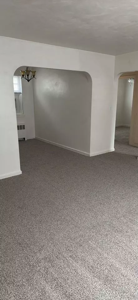 4925 Franklin Ave, Des Moines, IA 50310