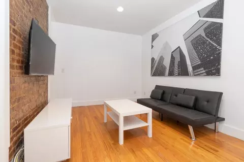 200 E 11th St, New York, NY 10003