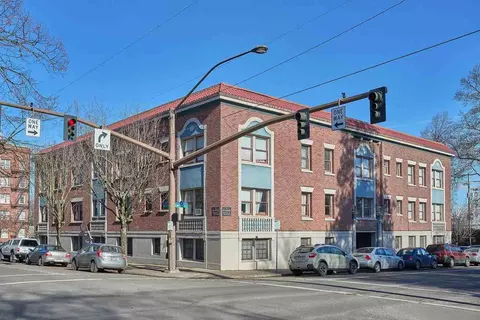 1731 NW Everett St, Portland, OR 97209