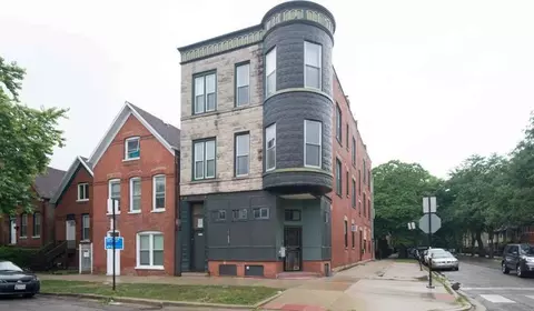 1058 N Rockwell St #2F, Chicago, IL 60622