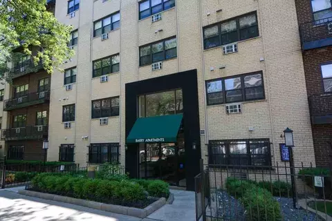 445 W Barry Ave #209, Chicago, IL 60657