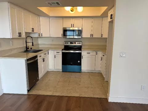 18408 Hatteras St #77, Los Angeles, CA 91356