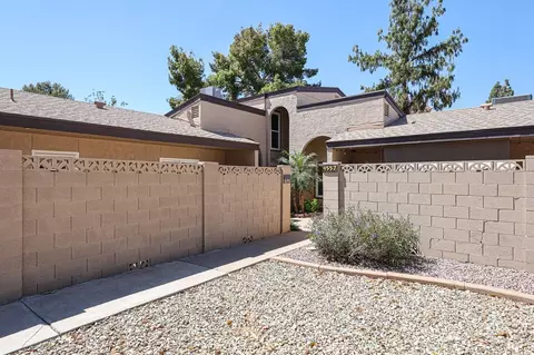 4555 W Continental Dr, Glendale, AZ 85308