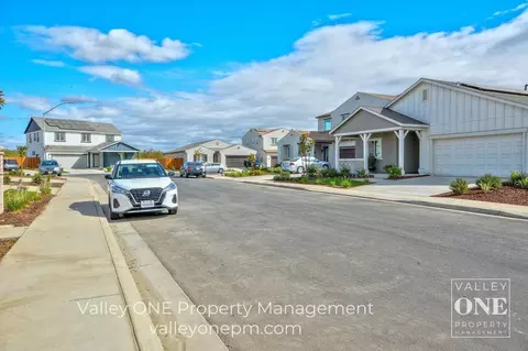 933 Tipton Ln, Patterson, CA 95363 photo 4