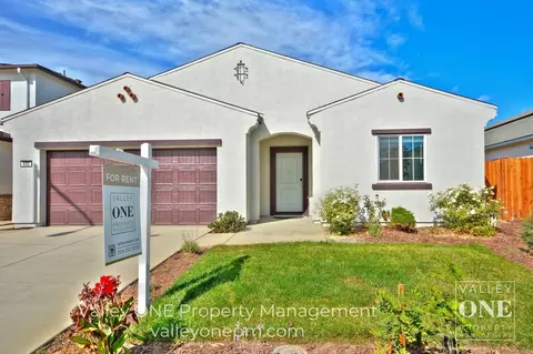 933 Tipton Ln, Patterson, CA 95363
