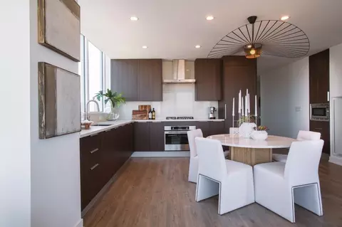 202 W Hill St #3-3PH, Chicago, IL 60610