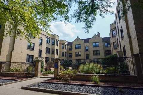 1117 W Oakdale Ave #3B, Chicago, IL 60657