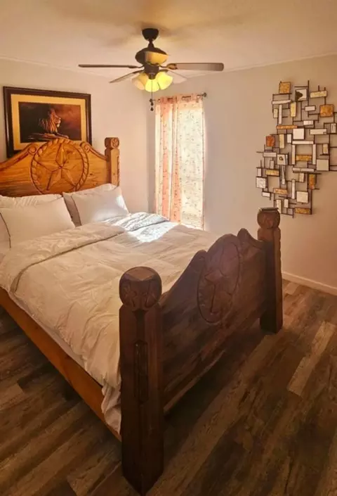 1009 N Clay St #2, Ennis, TX 75119
