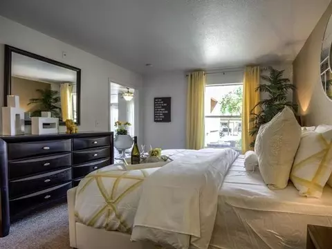 1349 W Horizon Ridge Pkwy, Henderson, NV 89012