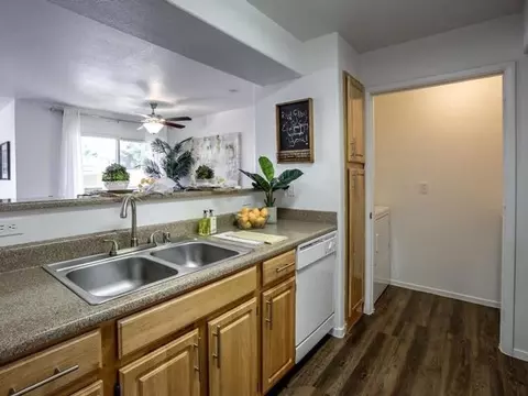 1349 W Horizon Ridge Pkwy, Henderson, NV 89012