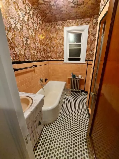 Undisclosed, Richmond Hill, NY 11418