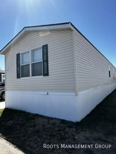 1010 Reservation Rd #I06, Hays, KS 67601