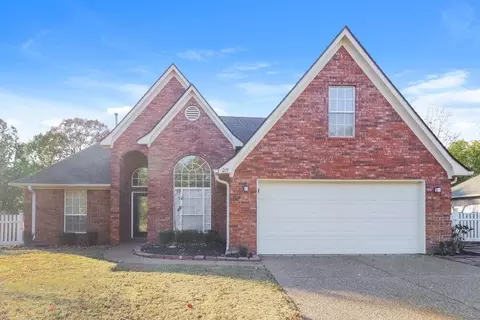 215 Lakewood Dr, Oakland, TN 38060