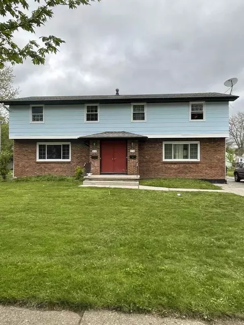 212 Sunshine Dr #left, Amherst, NY 14228