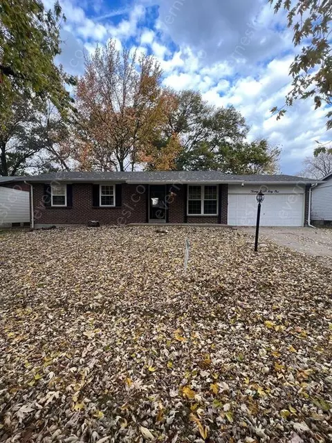 2931 Oriental Dr, Florissant, MO 63031
