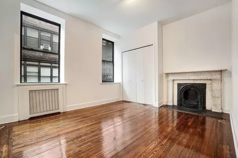 64 W 9th St #4r, New York, NY 10011