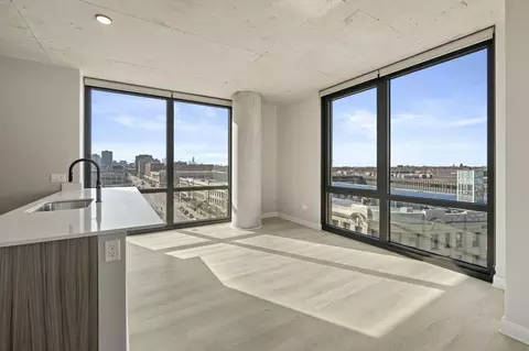 4611 N Broadway St #2-2, Chicago, IL 60640