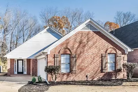 3800 Lake Village Cv, Olive Branch, MS 38654