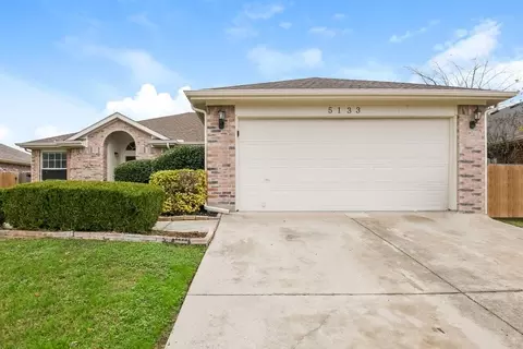 5133 Eastcreek Dr, Arlington, TX 76018