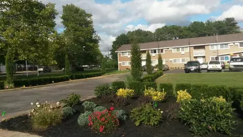1739 N Gardiner Dr #19B, North Bay Shore, NY 11706