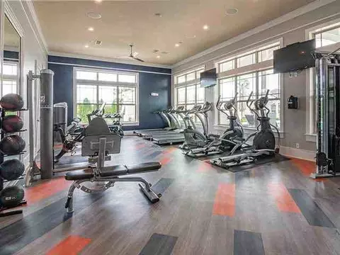 6450 Viewpointe Cir, Raleigh, NC 27617