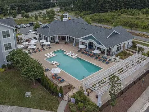 6450 Viewpointe Cir, Raleigh, NC 27617
