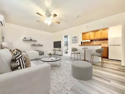 3774 Moore St, Los Angeles, CA 90066