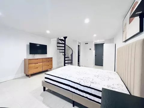 Undisclosed, New York, NY 11385