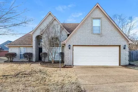 15 Oakland Woods Cv, Oakland, TN 38060