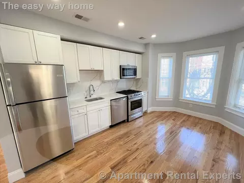 372 Oxford St #3, Cambridge, MA 02140