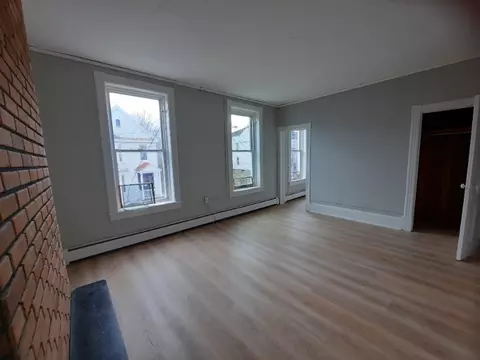19 Idlewild Park #7, Watervliet, NY 12189