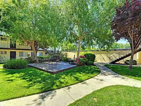 2033 Latham St, Mountain View, CA 94040
