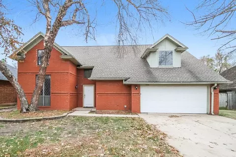 516 NW 167th St, Edmond, OK 73012