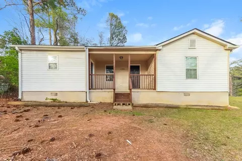 1308 Greenbriar Dr, Griffin, GA 30223