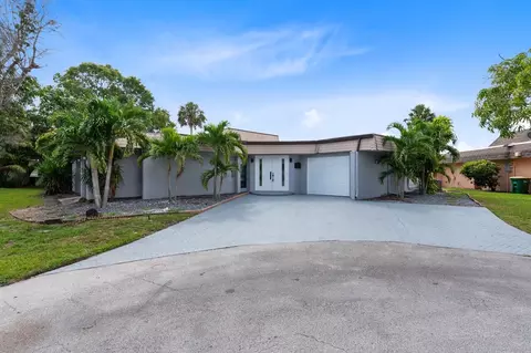 6008 Linden Cir, Tamarac, FL 33319