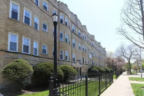 4505 N Malden St #2B, Chicago, IL 60640