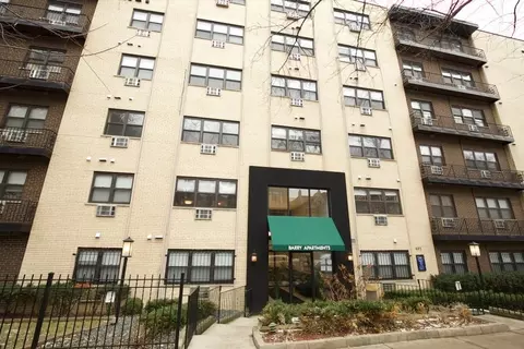 445 W Barry Ave #417, Chicago, IL 60657