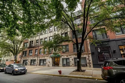 536 W Arlington Pl #207, Chicago, IL 60614