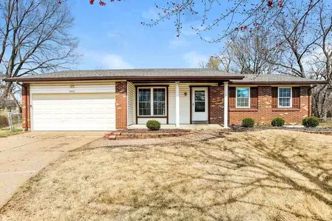 3035 Oriental Dr, Florissant, MO 63031