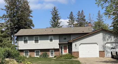600 E 1st St #600, Waconia, MN 55387