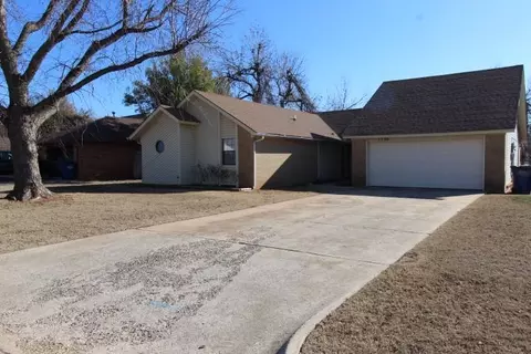 1136 W Johnathan Way, Mustang, OK 73064