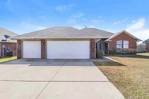600 NE 20th St, Moore, OK 73160