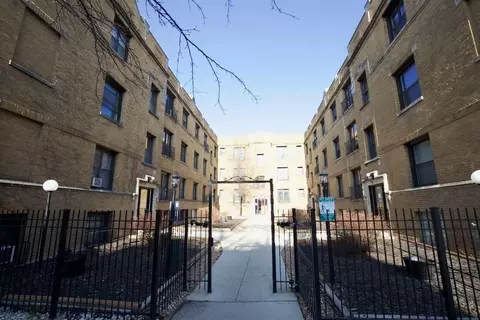 730 W Roscoe St #1N, Chicago, IL 60657