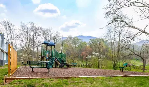 512 Sycamore Branch Rd, Asheville, NC 28803