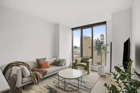 166 N Aberdeen St, Chicago, IL 60607