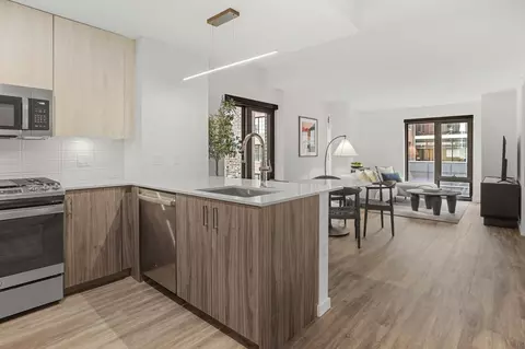 166 N Aberdeen St #2-2, Chicago, IL 60607