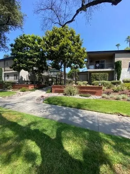 999 Locust St #3, Pasadena, CA 91106