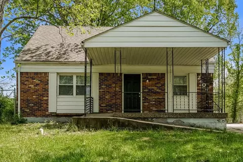 2402 Parliament Ct, Louisville, KY 40272