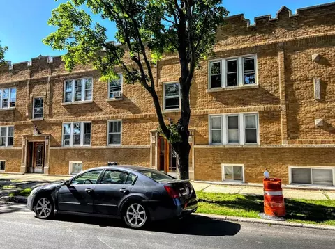 5834 W Barry Ave #2M, Chicago, IL 60634