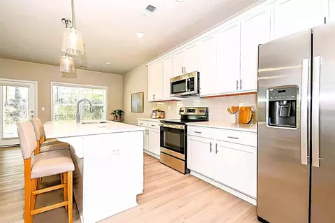 782 Calvin Park Dr, Ball Ground, GA 30107